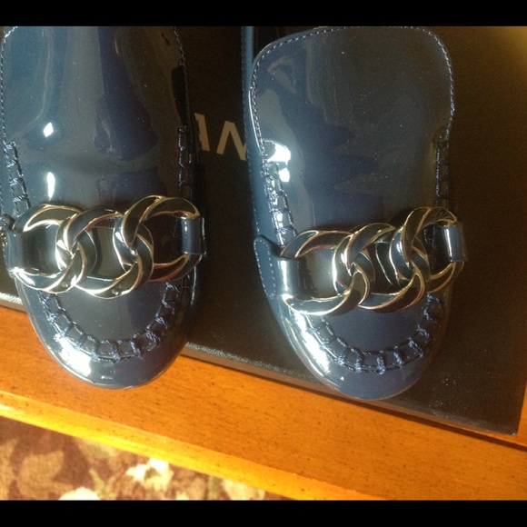 Chanel navy patent leather moccasins loafers - Picture 4 of 8